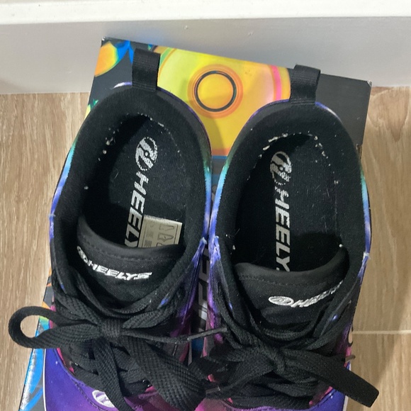 Heely’s Wheeled Kids shoe - Picture 5 of 7